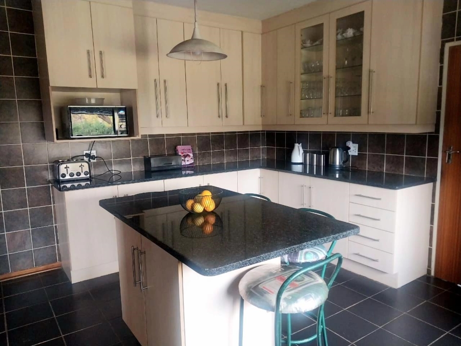 5 Bedroom Property for Sale in Roodewal Free State